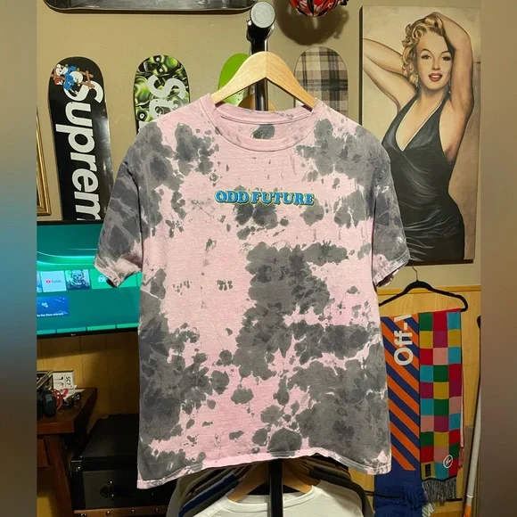 Santa Cruz odd future donuts size large pink, and black tie dye - Picture 4 of 7